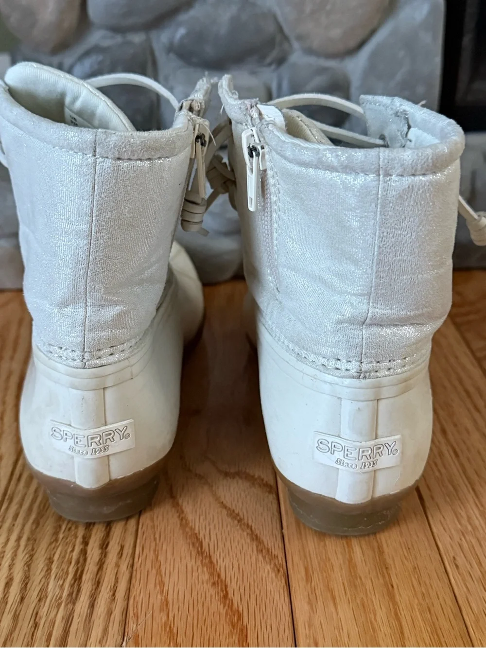 Sperry gently used